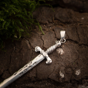 Vedhæng Sværd med Runer 925s Sølv