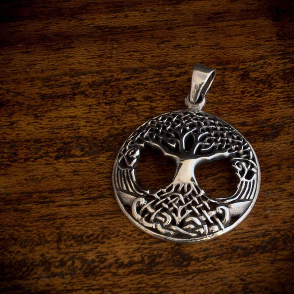 Flot Vikingesmykke, med livets træ som motiv, lavet af ægte 925s Sterling sølv!