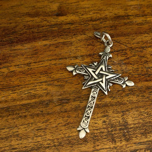 Flot Goth kors i lækkert keltisk design, lavet af ægte 925s Sterling sølv!