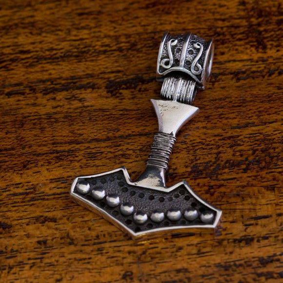 Thors Hammer Smykke af Sølv, Super flot og gammeldags Thorshammer, som ligner et ægte middelaldersmykke! - Denne flotte Thors Hammer er lavet af ægte sølv!